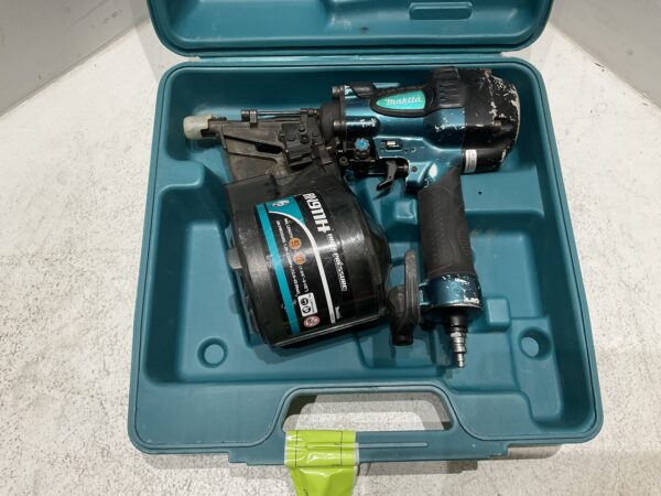 Spikpistol Makita AN911H